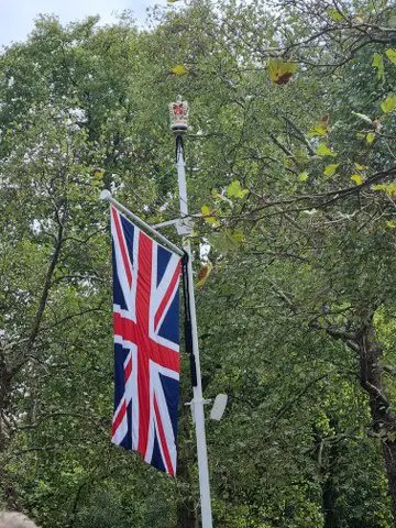 19.09.2022 Queen's funeral procession in the Mall leading to Buckingham palace / procesja pogrzebowa królowej Elżbiety II przed pałacem Buckingham