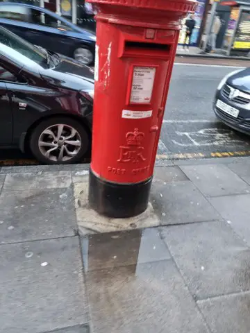 postbox with elizabeth II