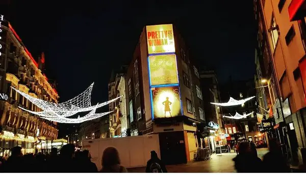  christmas lights świąteczne światełka London Londyn Leicester Square