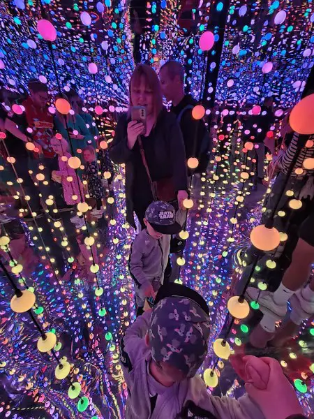 DOPAMINE LAND, CZYLI ATRAKCJA, KTÓRA CIĘ USZCZĘŚLIWI