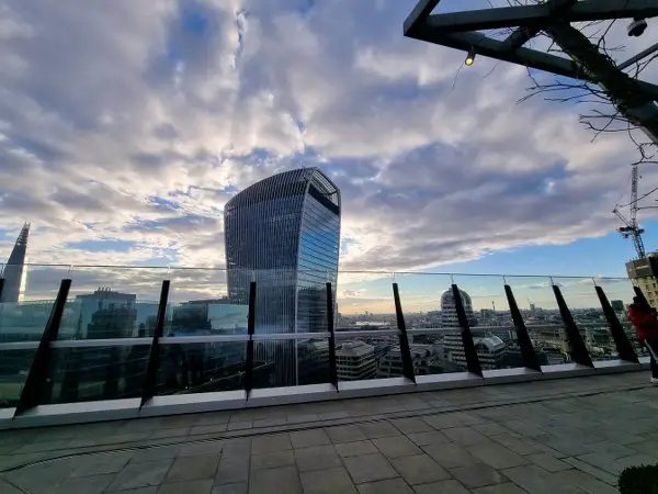 CO CIEKAWEGO MOŻNA ZWIEDZIĆ W POBLIŻU SKY GARDEN?