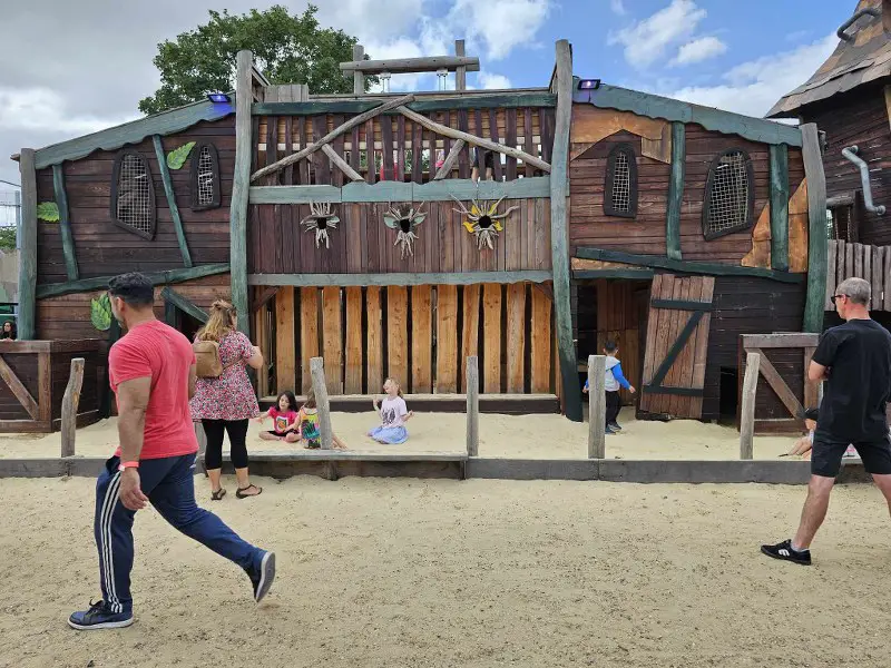 HOBBLEDOWN HEATH - PARK ROZRYWKI I MINIZOO W JEDNYM