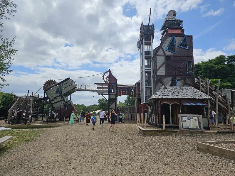 HOBBLEDOWN HEATH - PARK ROZRYWKI I MINIZOO W JEDNYM