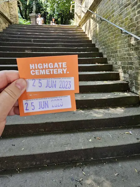HIGHGATE I BROMPTON: DWA ZNACZĄCE LONDYŃSKIE CMENTARZE
