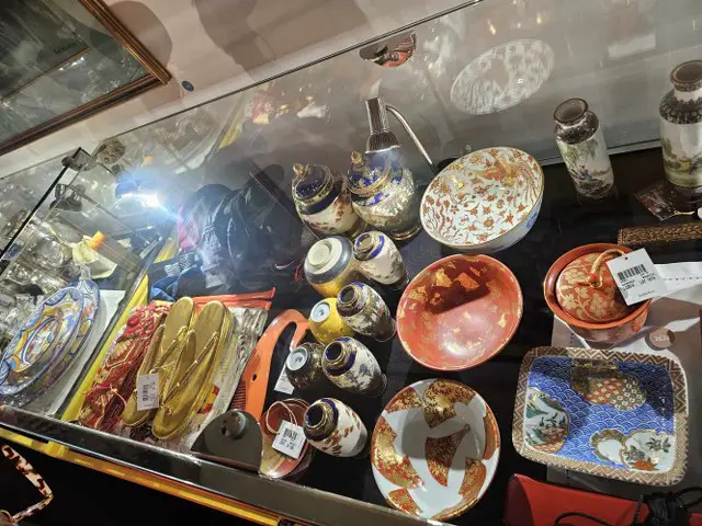 2 TYMCZASOWE WYSTAWY ZWIĄZANE Z ZESPOŁEM QUEEN