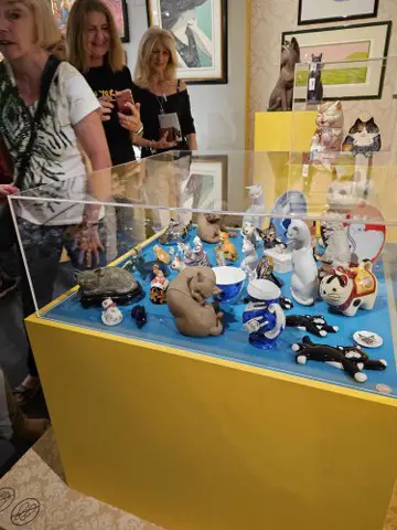 2 TYMCZASOWE WYSTAWY ZWIĄZANE Z ZESPOŁEM QUEEN