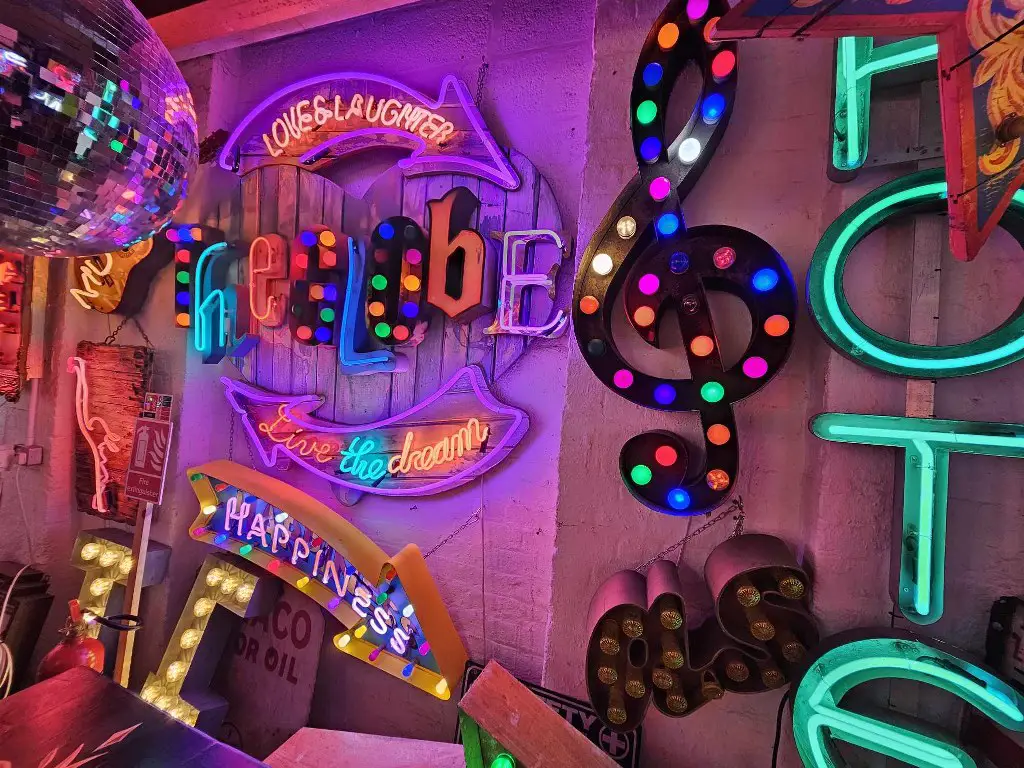 GOD'S OWN JUNKYARD - NIEZWYKŁY PUB W LONDYNIE