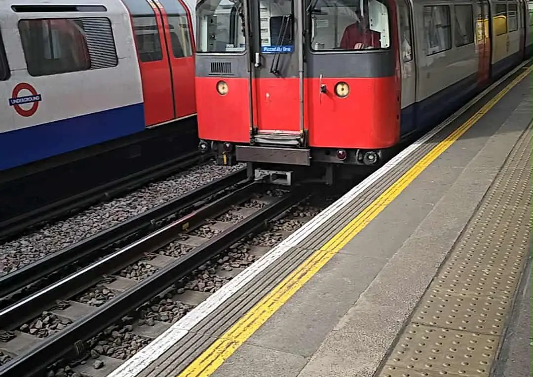 NIE RÓB TEGO W LONDYŃSKIM METRZE!